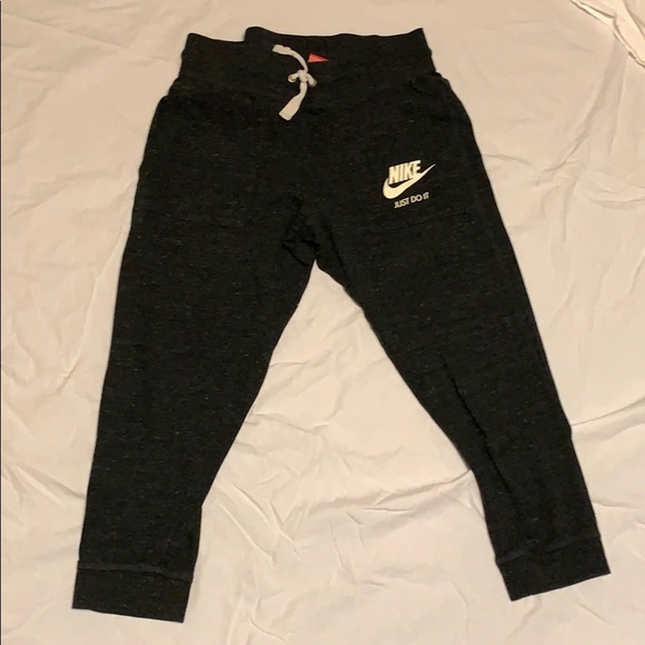 Nike Pants - Nike jogging capris